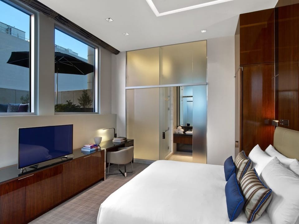 King size bed