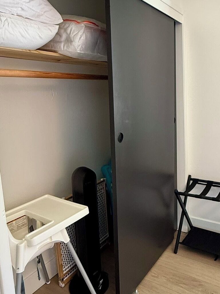Inside closet: *Fan *Space heater *6 beach chairs *Folding crib *Highchair 