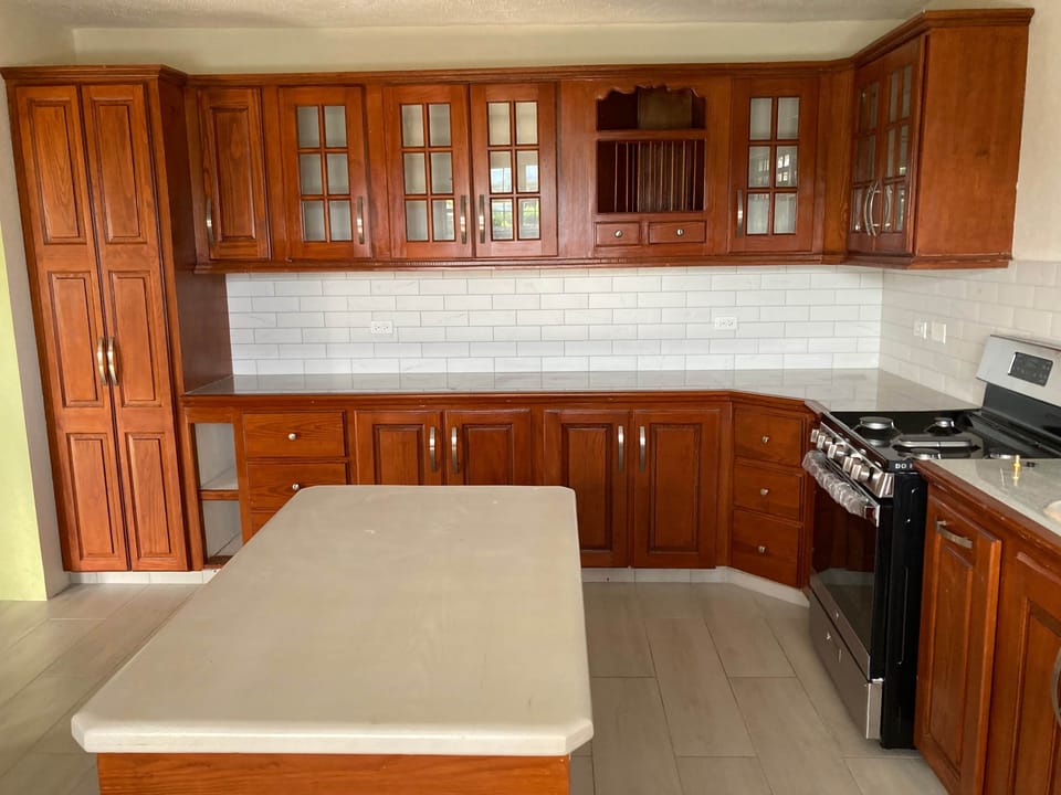Cheery large Kitchen with island