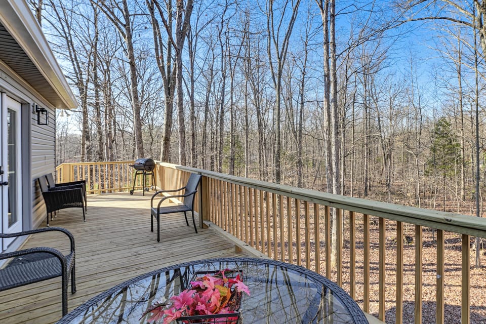 New Johnsonville Vacation Rental | 3BR | 1.5BA | Steps Required | 1,000 Sq Ft