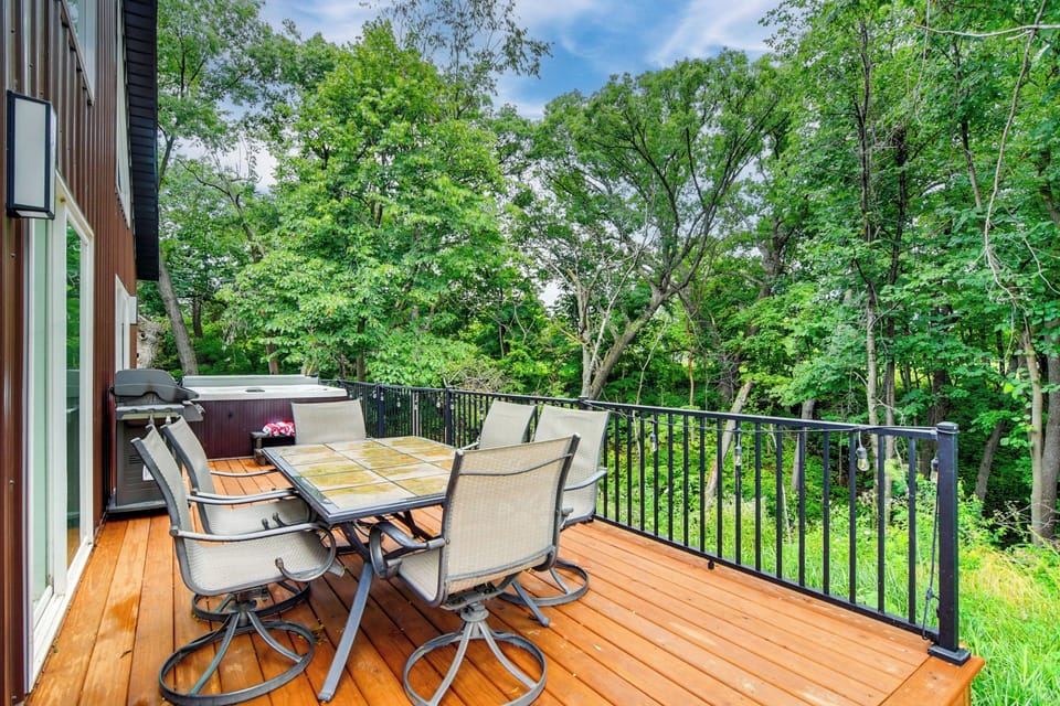 Knoxville Vacation Rental | 2BR | 2BA | 1 Step to Enter | 1,467 Sq Ft