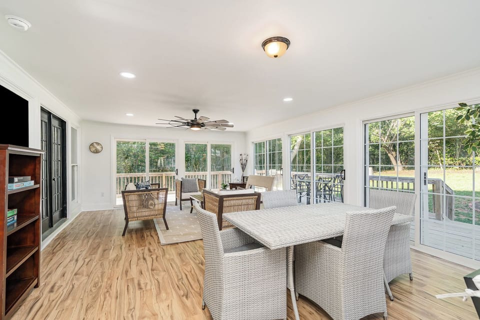 In addition to the several seating options we have in the kitchen and formal dining room, there are additional seating options in the 4 seasons room as well
