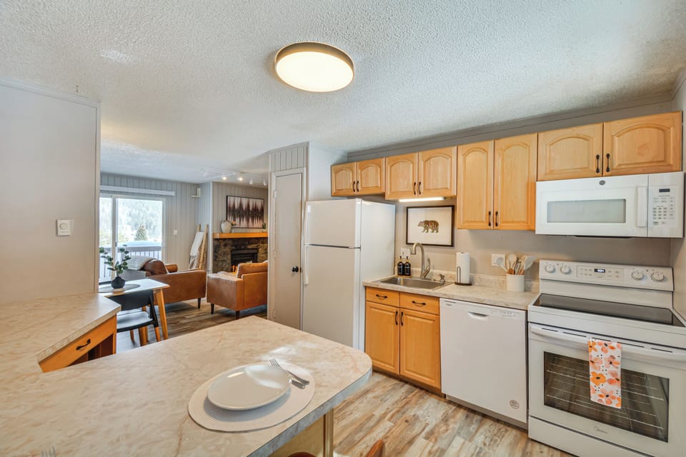 Kitchen | Children's Desk | Free WiFi