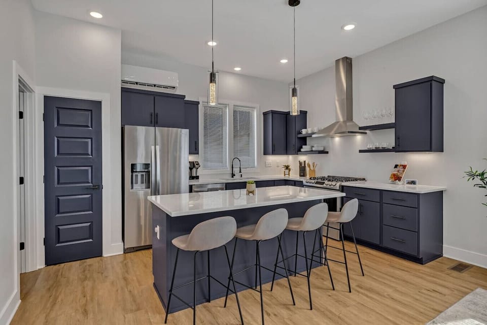 Fully loaded full size kitchen, variety of cooking appliances, cleaning supplies