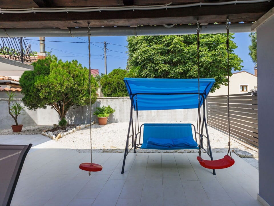 Furniture, Outdoor Furniture, Shade, Chair, Eco Hotel, Outdoor Structure, Design, Backyard, Houseplant, Resort