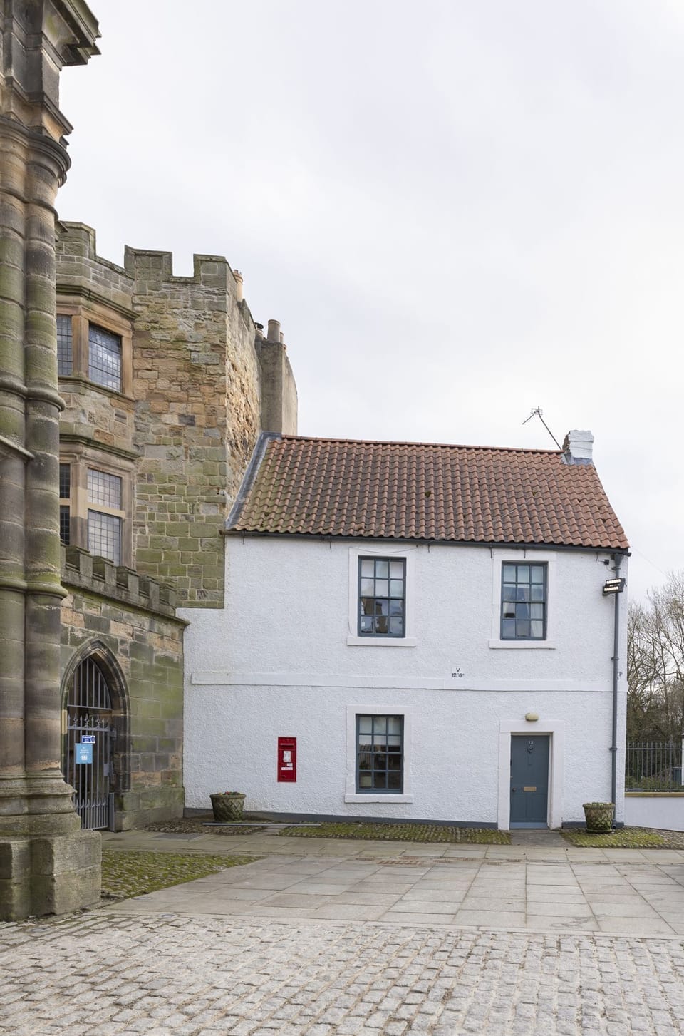 Palace Garden Cottage - the exterior of the cottage