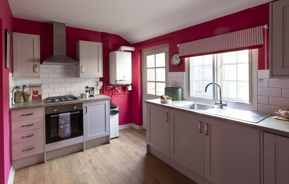 Bishop Lightfoot Cottage - the kitchen with a door leading out to the courtyard