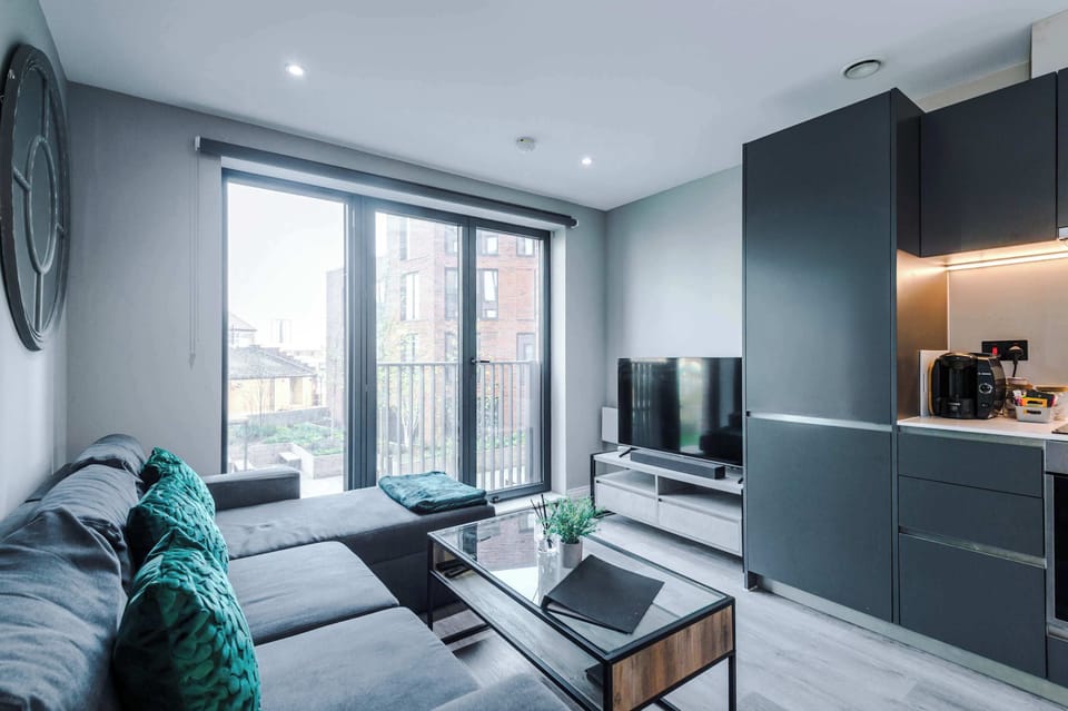 Make yourself at home in this airy space with natural light and easy outdoor access 🌞🛋️🪟