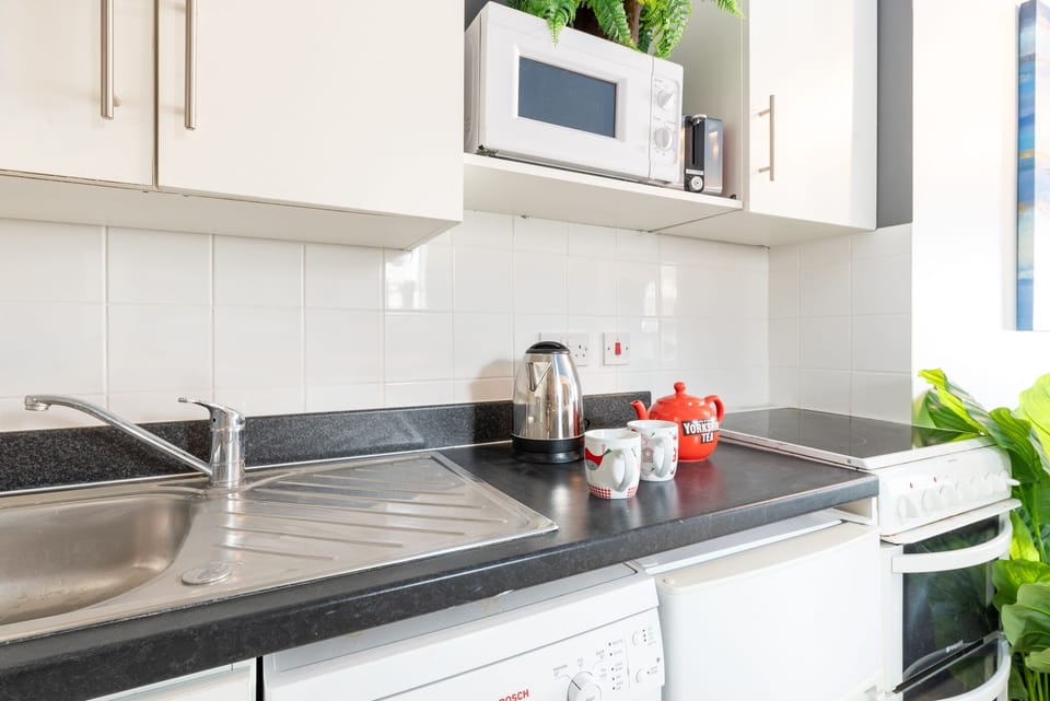 Kitchen area apartment 3 English Oak