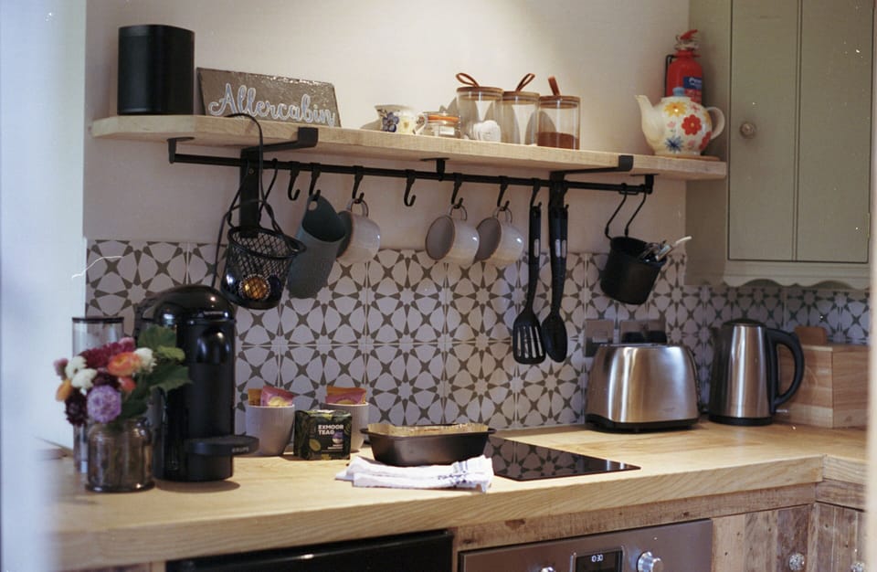 A well small but high performing kitchen with everything you need to cook a Sunday Roast! 