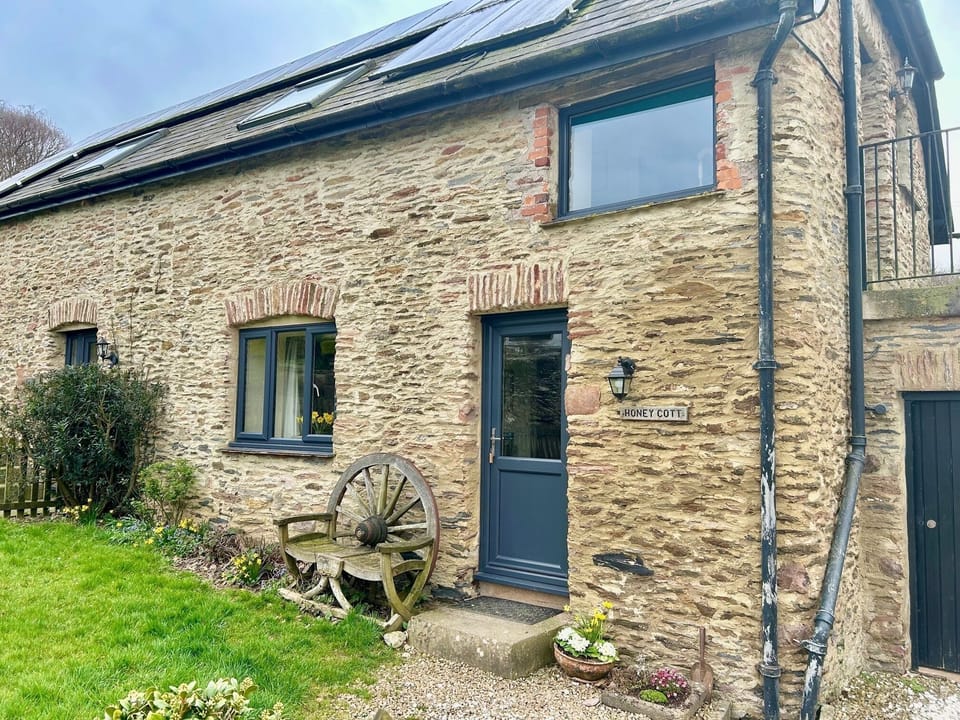 Honeycott is the cottage on the right