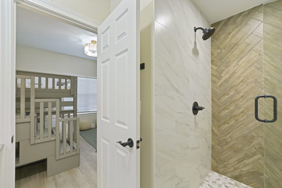 Full Ensuite Bath with Walk-in Shower