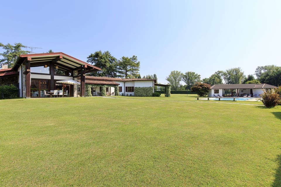 Villa Solcio - Lesa, Lake Maggiore - by NORTHITALY VILLAS vacation rentals
