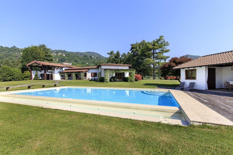 Villa Solcio - Lesa, Lake Maggiore - by NORTHITALY VILLAS vacation rentals
