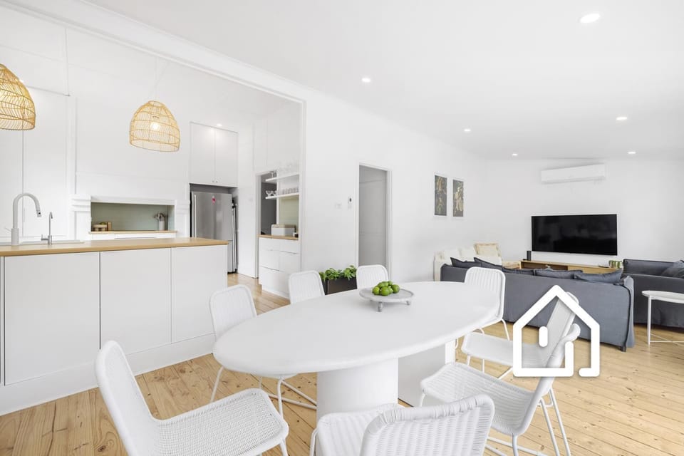 Indoor dining for 8