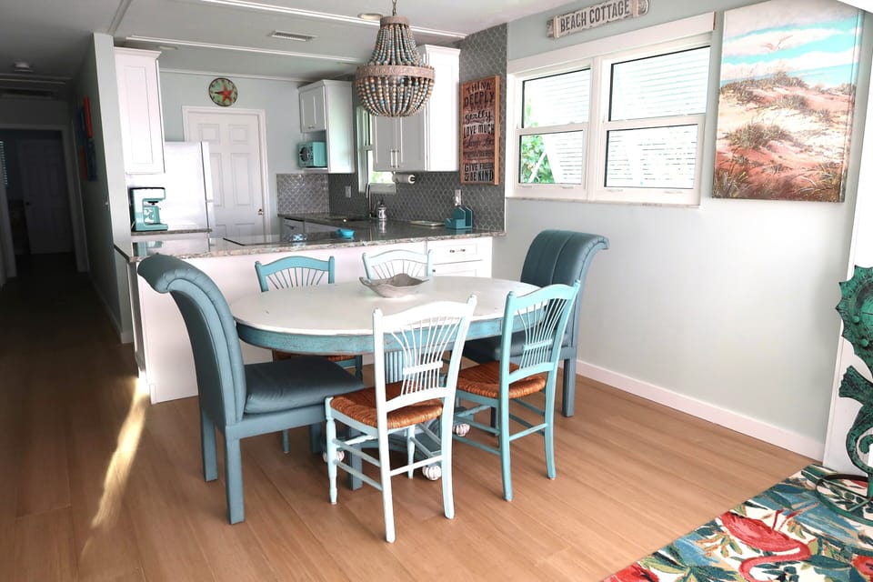 Dining area/table