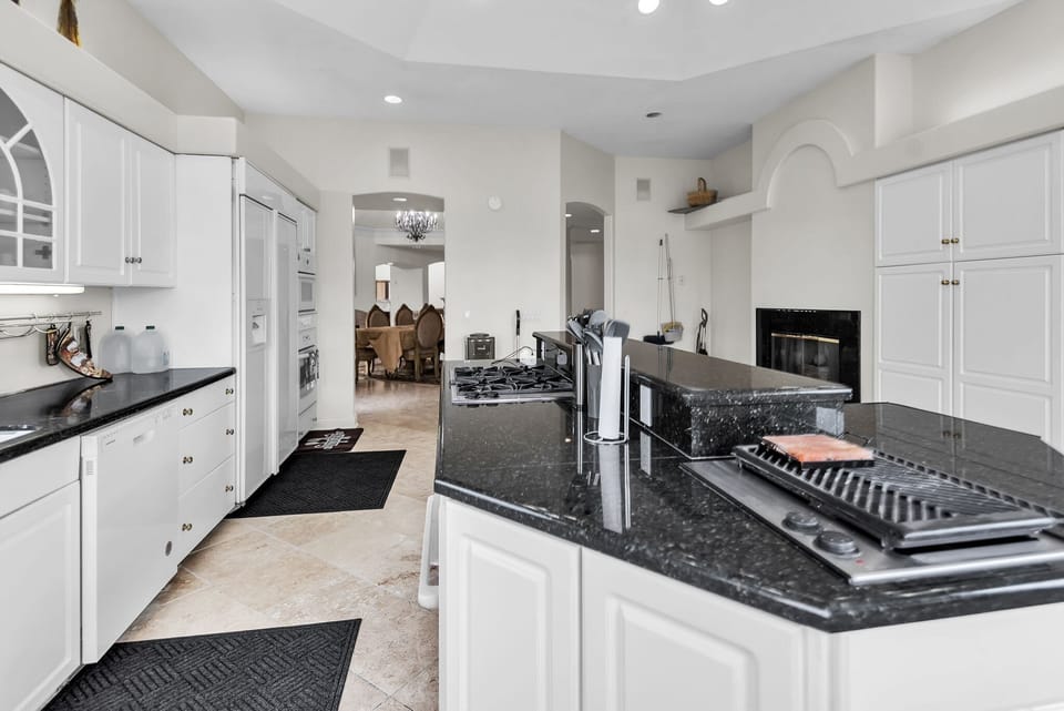 Indoors, Kitchen, Home Decor, Floor, Chandelier