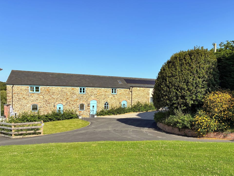 Exterior | Bumblebee Cottage - Goldburn Barns, Okehampton