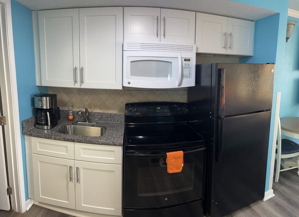 Full Kitchen