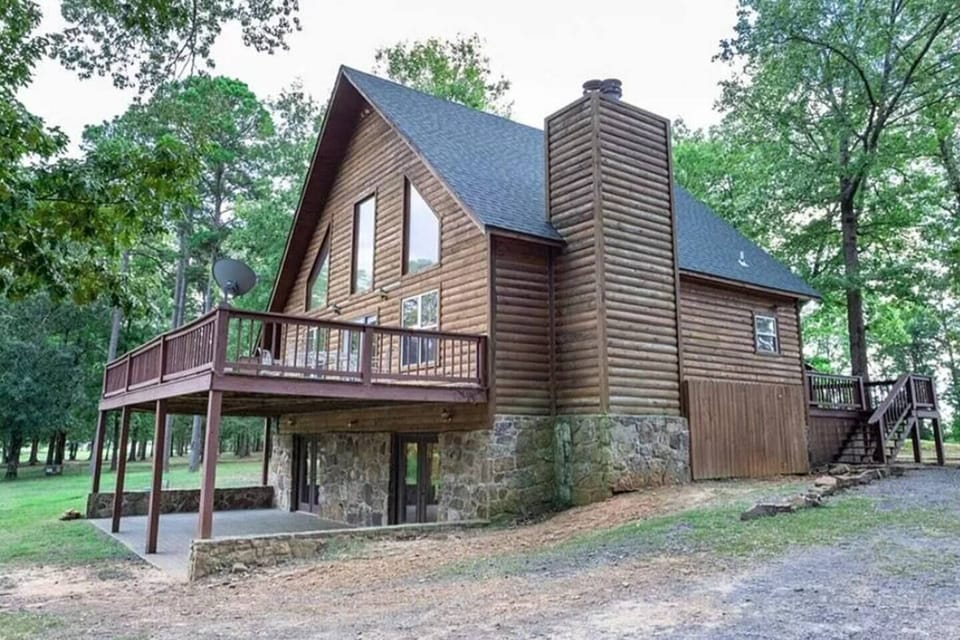 A grand escape surrounded by nature, perfect greens, and pure relaxation!