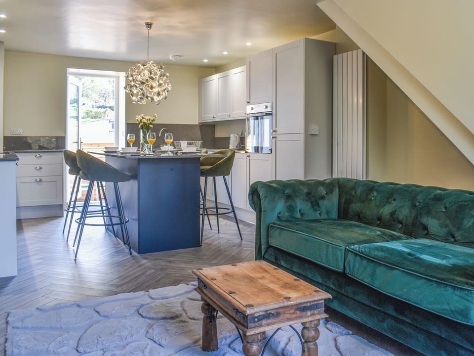 Open plan living space | Brun Cottage, Worsthorne