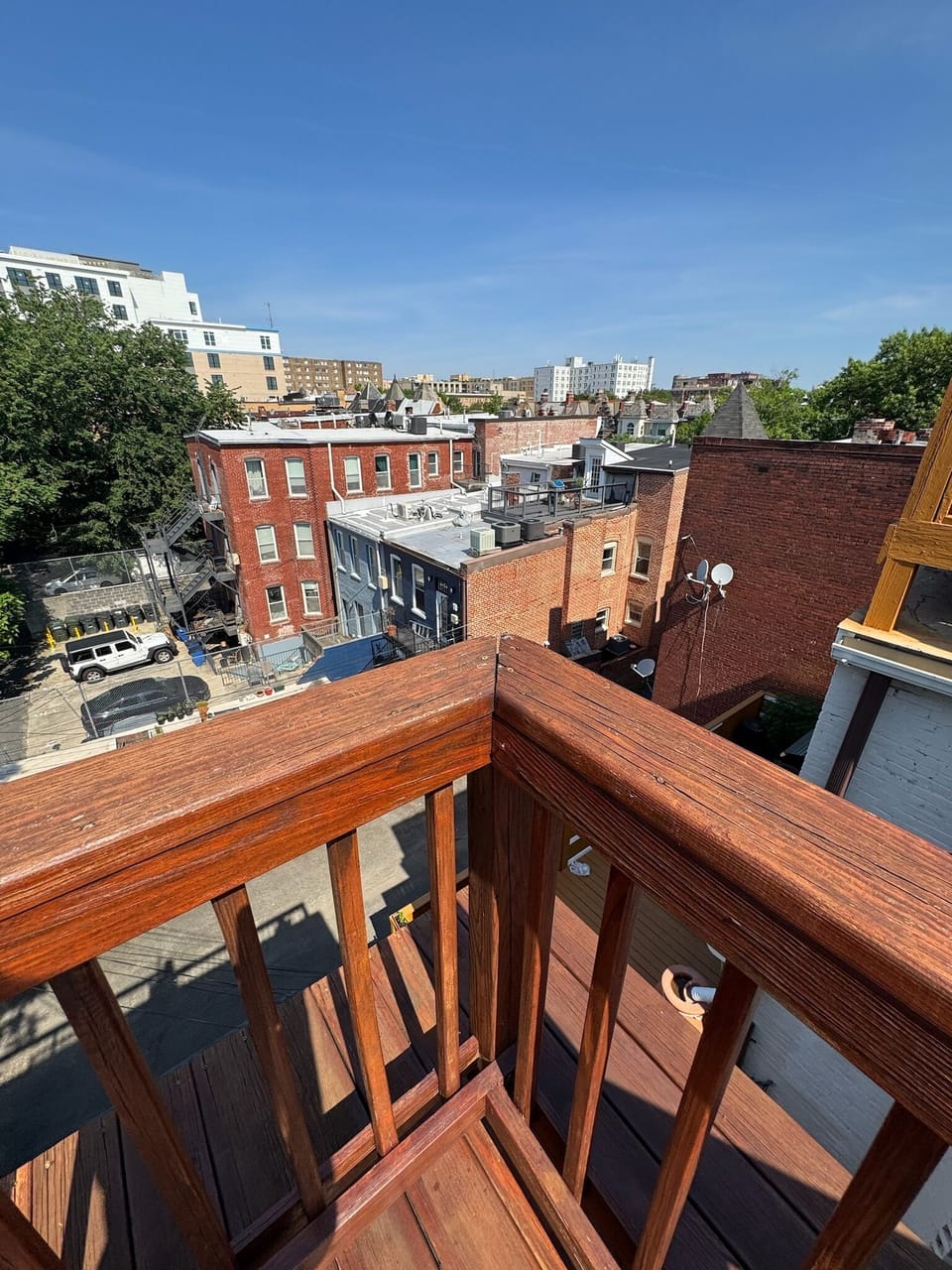 Top Floor Large Deck with a view of Washington DC Skyline
