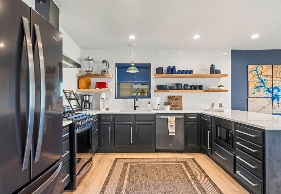 Light and airy, this well-equipped kitchen seamlessly combines functionality with modern aesthetics for a chef's dream space.