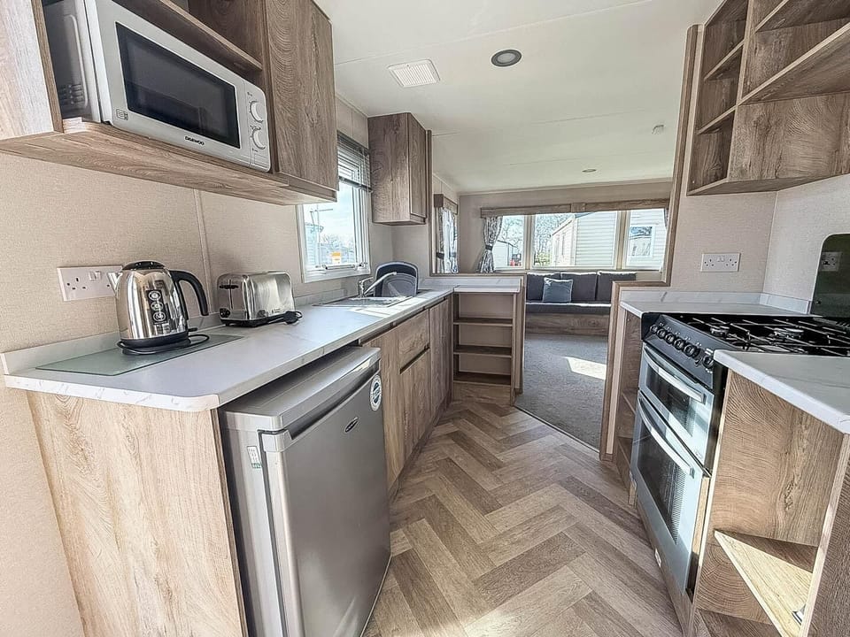 This kitchen creates convenience means more quality time spent together and less stress, truly enhancing your UK holiday.