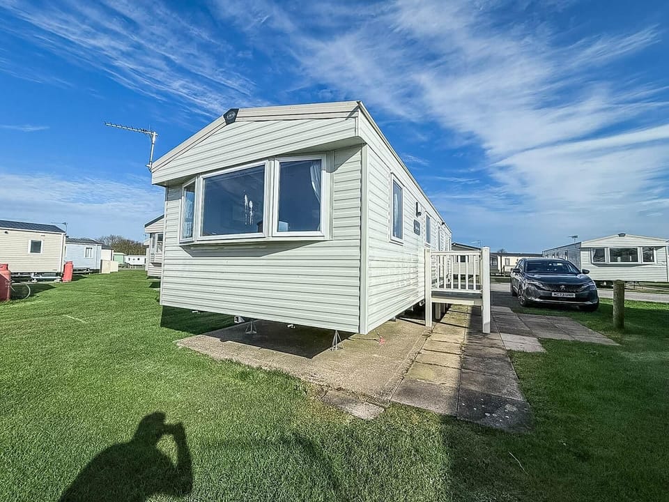 Escape to the beautiful Lincolnshire coast for an unforgettable family holiday at Golden Sands Caravan Park in Mablethorpe.