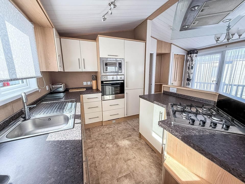 Designed for both convenience and connection, this warm and welcoming space lets you cook, dine, and socialise with your guests with ease, allowing you to plan your Hunstanton adventures whilst cooking your holiday favourites.