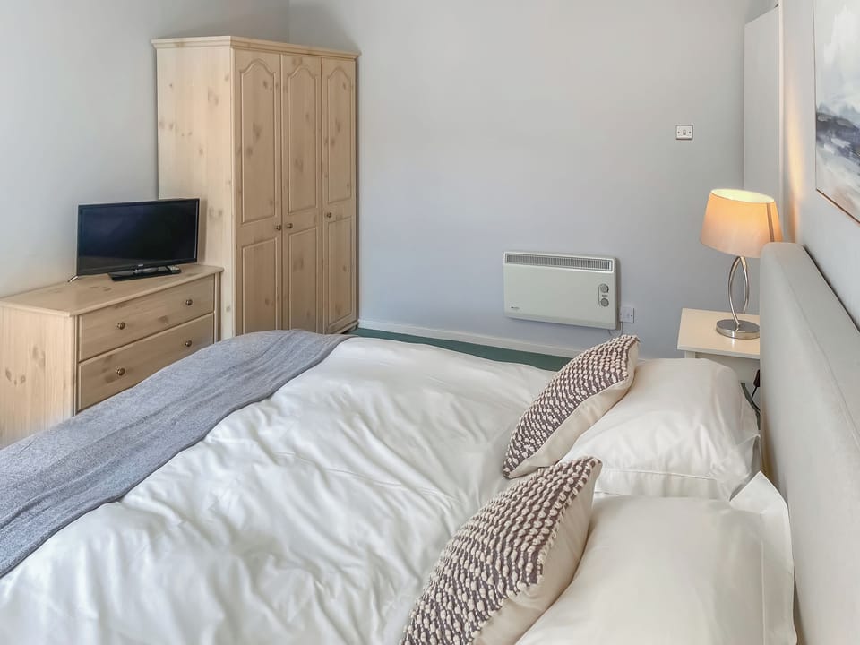 Master bedroom | Shepherd&rsquo;s Cottage - Elwick Farm Holiday Cottages, Belford