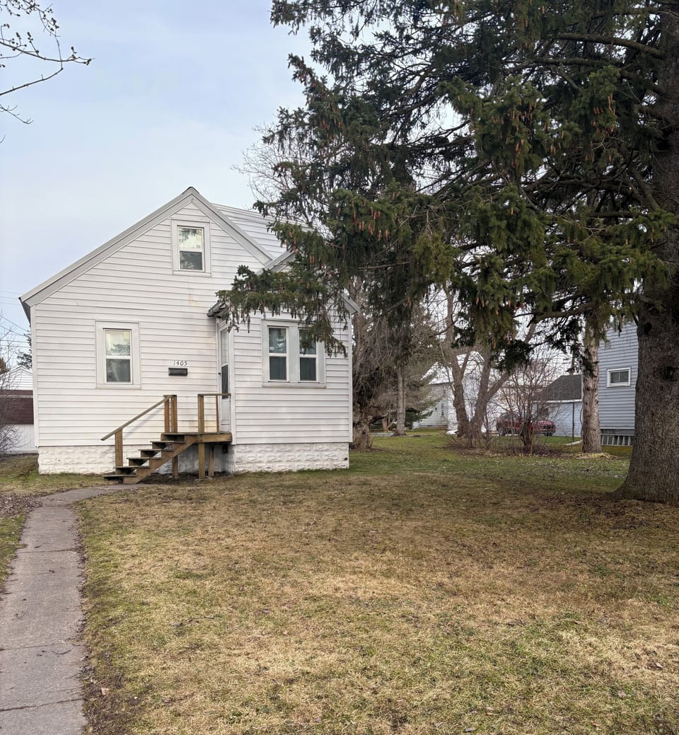 View of the front of the home. Please use the rear door and drive.