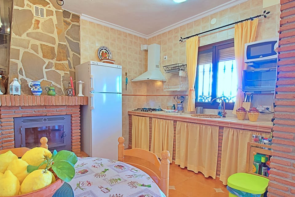 Casa Munoz Acosta %2D Traditional Andalucia cortijo %2D open plan kitchen diner