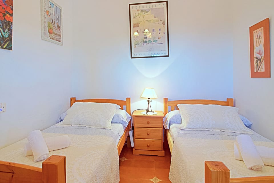 Casa Munoz Acosta %2D Traditional Andalucia cortijo %2D twin bedroom