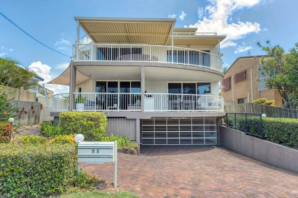 
Step outside and you’re right across from the patrolled sands of Kawana Beach and the welcoming Kawana Surf Club.