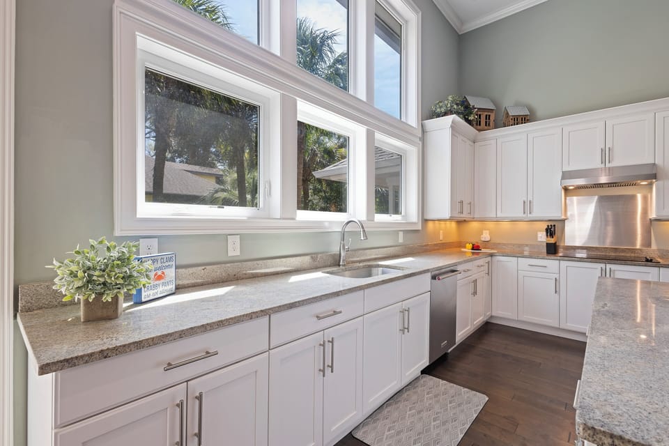 Prepare delicious meals with ease, then enjoy them in the elegant dining space or outside on the poolside patio.