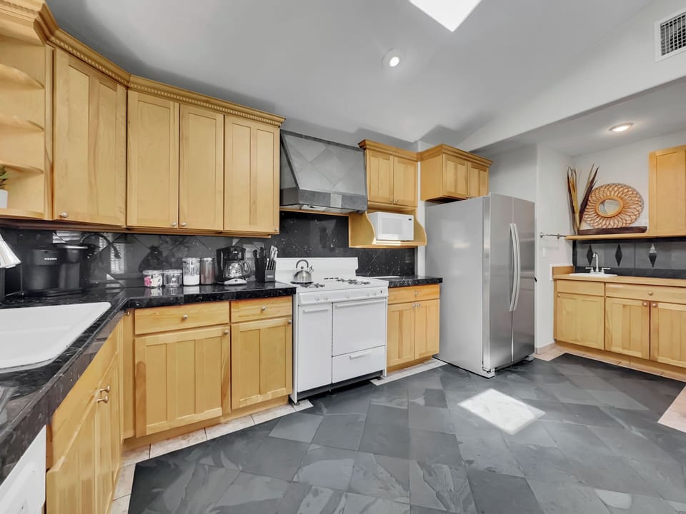 Wowza! We're eating in tonight! Well-appointed kitchen, you bring the groceries, we have the rest.