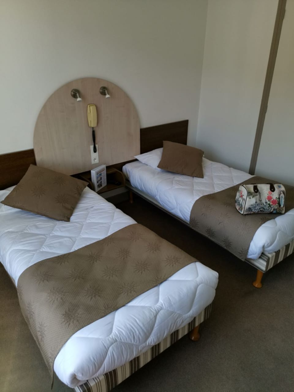 Bedroom with 2 Twin beds