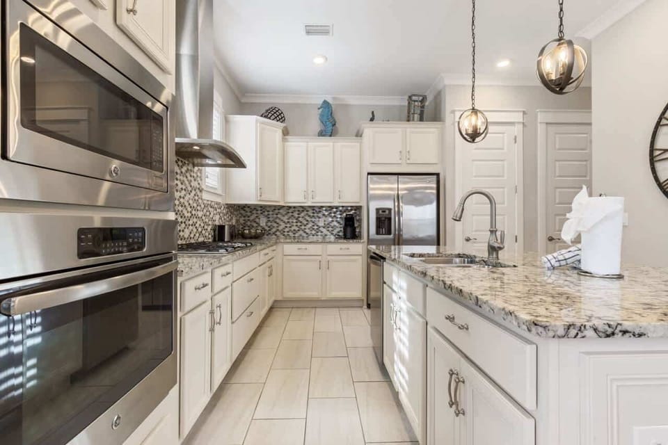 Kitchen: Main floor, Keurig, toaster, blender, cooking utensils, tableware