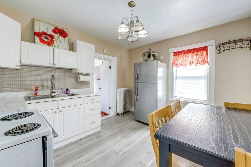 Kitchen | Free WiFi | Single-Story Unit