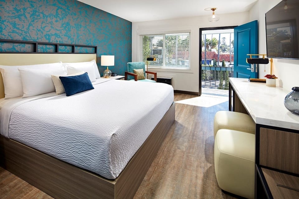 Unit with King bed. Exact unit will be assigned upon arrival. Views, colors, and decor may vary.