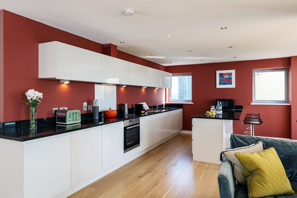 14 Azure, Newquay:  The stylish and spacious kitchen is superbly equipped with everything you'll need during your stay