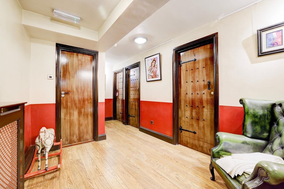 Entrance / Reception