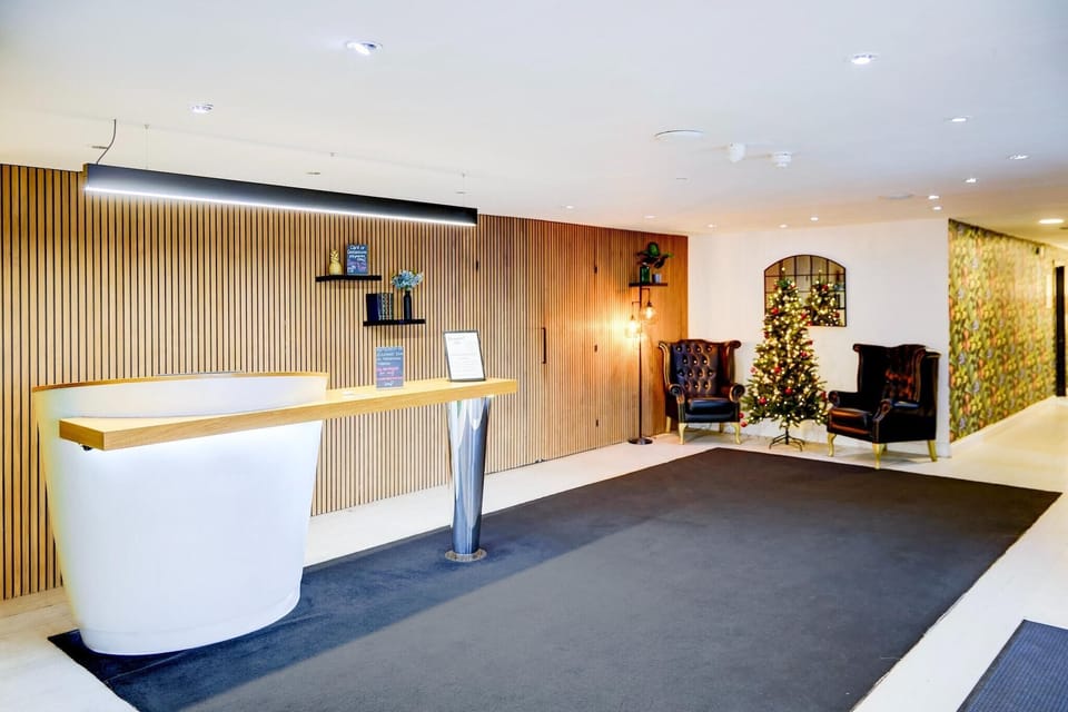 Entrance / Reception