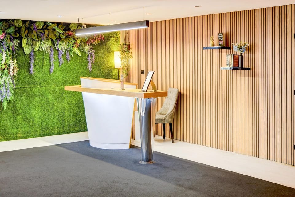 Entrance / Reception