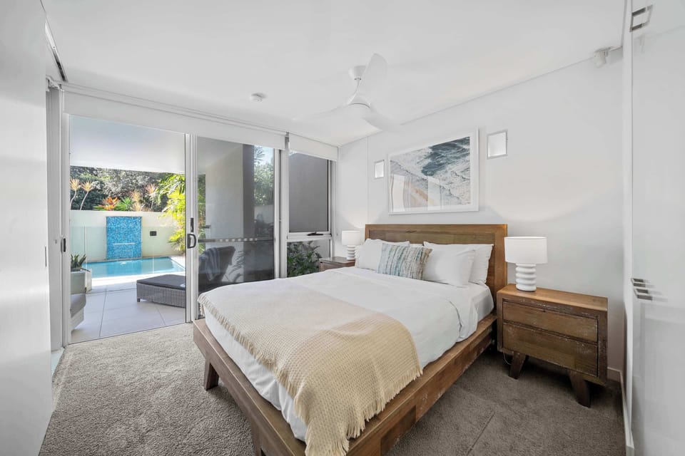 Second bedroom with direct access to Beachhouse private pool