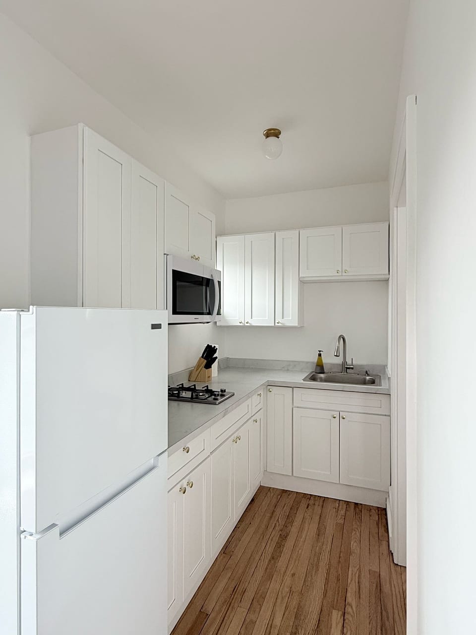 elegant Kitchen Space – A perfect blend of style and functionality.