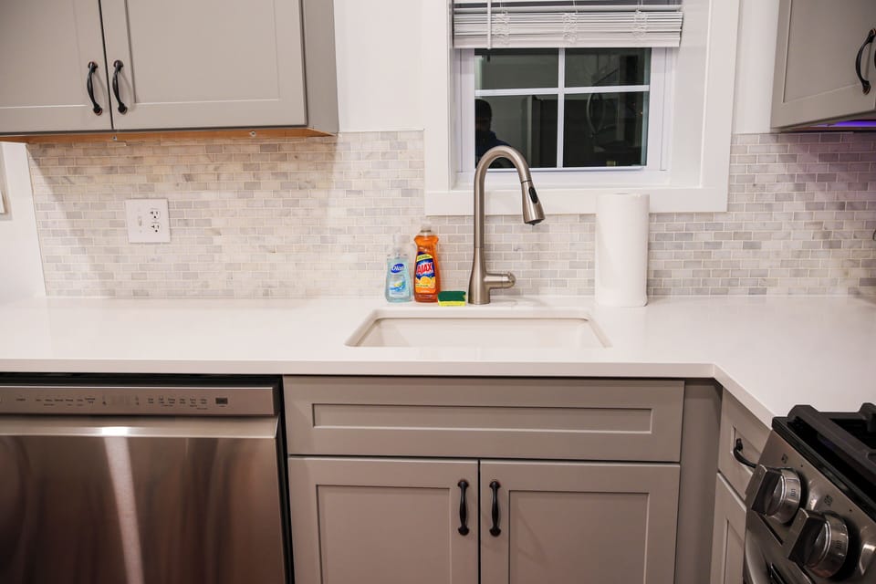 The open layout ensures that the kitchen seamlessly integrates with the dining area, creating a sociable atmosphere for shared meals and conversations Enjoy the convenience of a spacious refrigerator to store your groceries, and a state-of-the-art oven and stove for all your cooking needs.