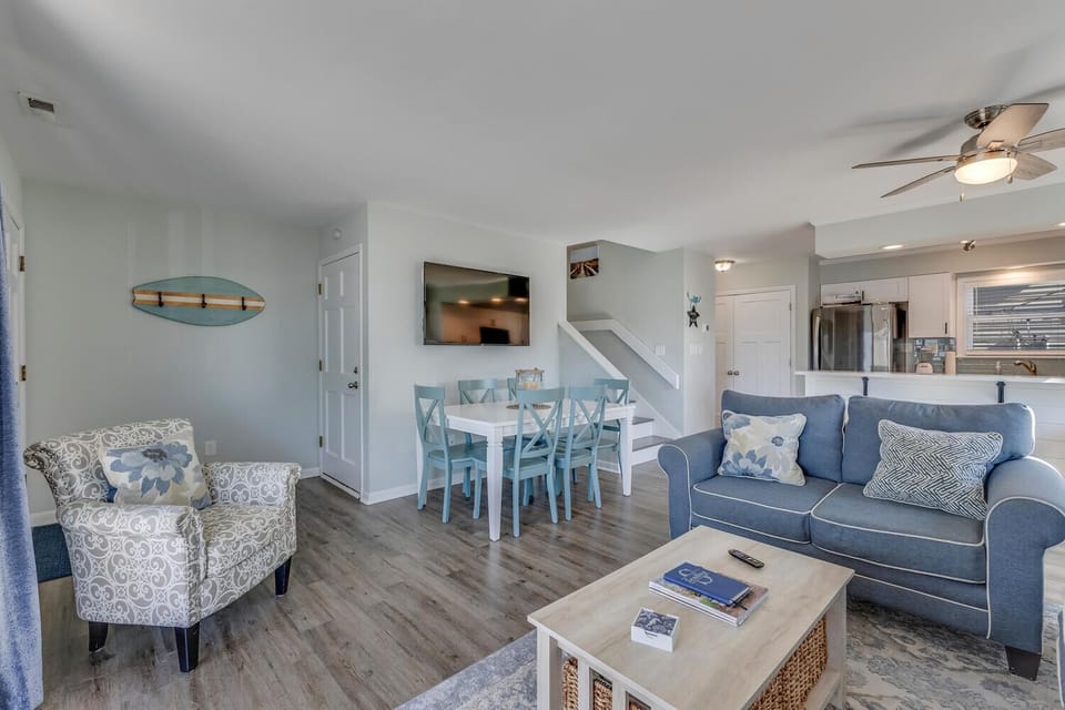 Main Living Area (1st Floor)