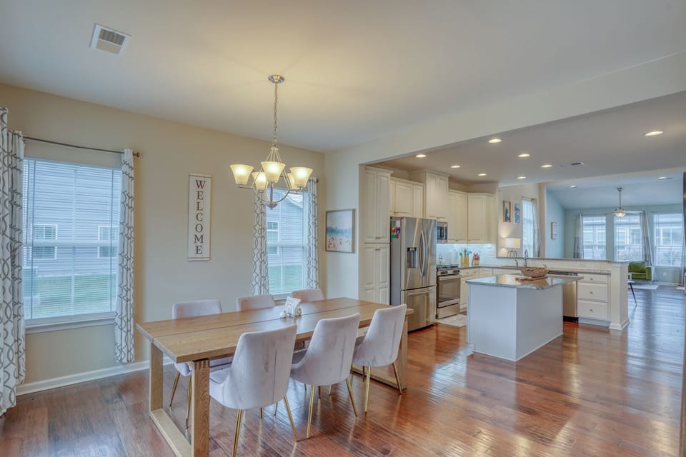 Open Kitchen and Dinning Room Layout